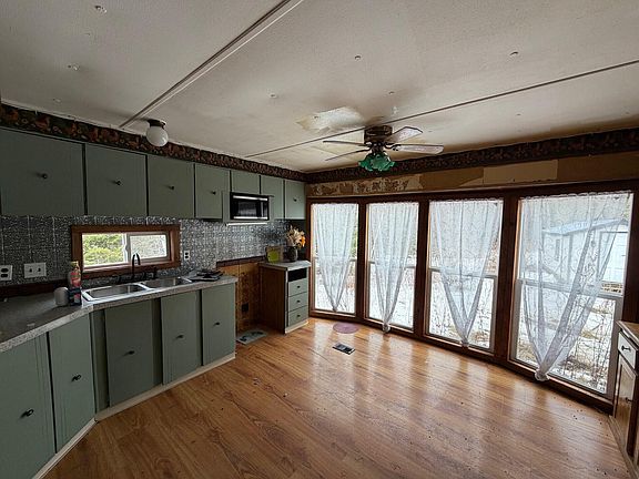 5th image of 995 B Road