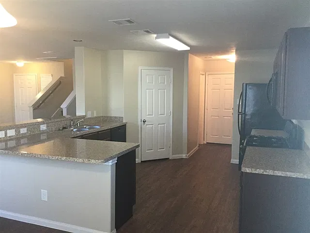 4 bed, 2.5 bath, 1847 sqft, $2,150 — Photo 3