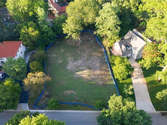 3rd image of 2117 Drury Ln