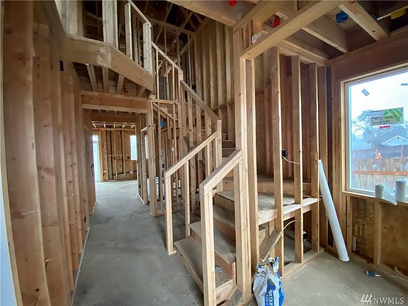 3rd image of 7824 Yakima Ave