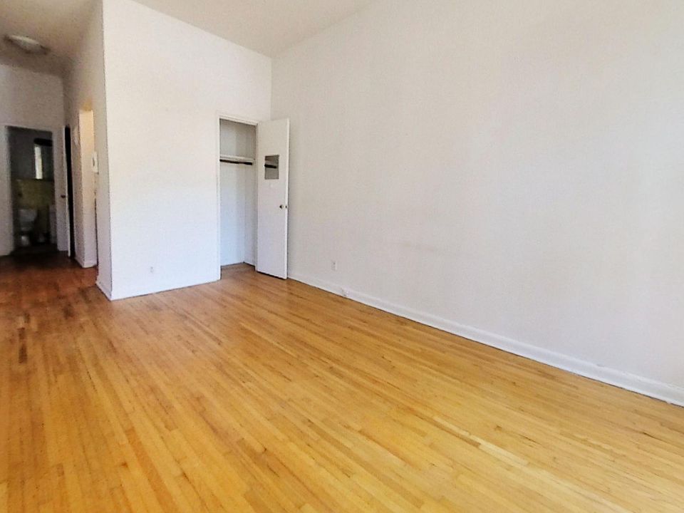 2nd image of 350 E 76th St APT 5D