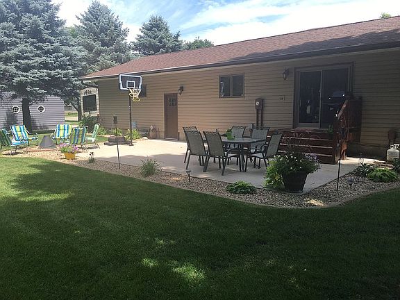 3rd image of 3146 Tamarack Ave