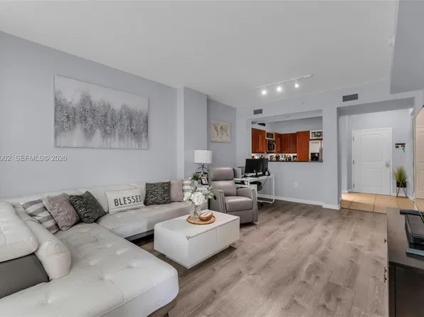 7350 SW 89th St APT 803S, Miami, FL 33156