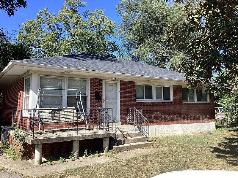 3 bed, 1.0 bath, 1080 sqft, $1,525 — Photo 2