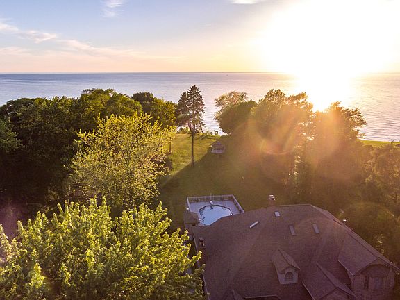 4th image of 3144 S Lakeshore Dr
