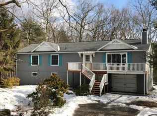 215 Comstock Dr, Hawley, PA 18428