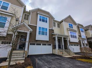 851 W Chase Ln, Palatine, IL 60067