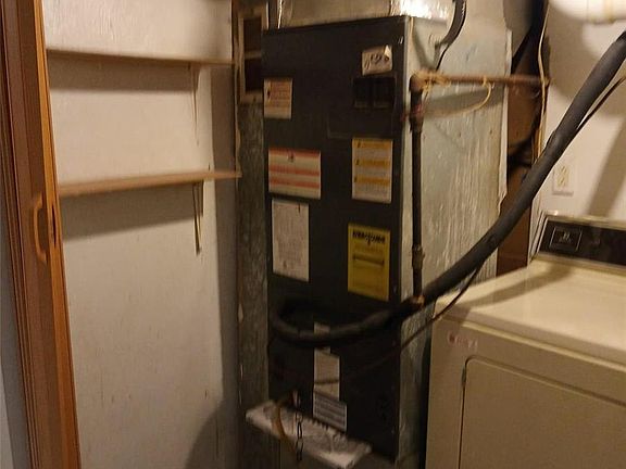 4th image of 10153 Earl Dr