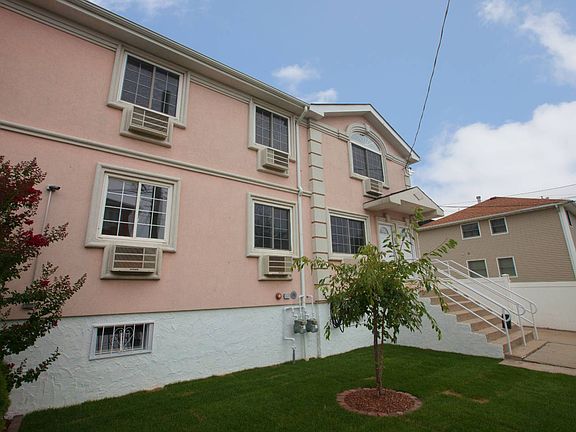 3rd image of 10233 Dunton Ct