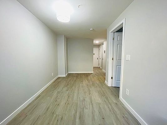 5th image of 1456 Greene Ave