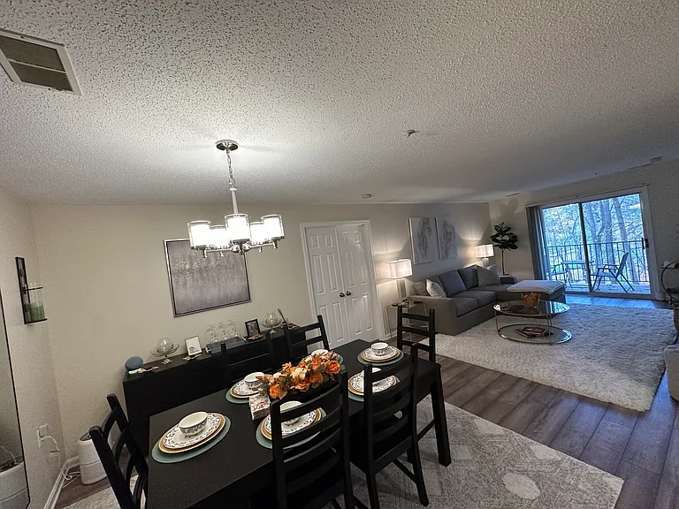 10001 Vanderbilt Cir #5 — Photo 7