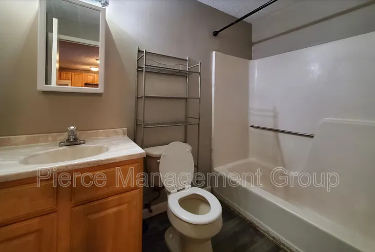25 Log St #2C — Photo 7