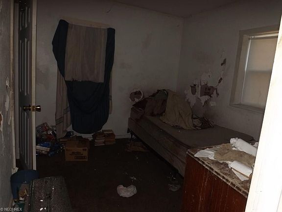 4th image of 2292 Railroad St