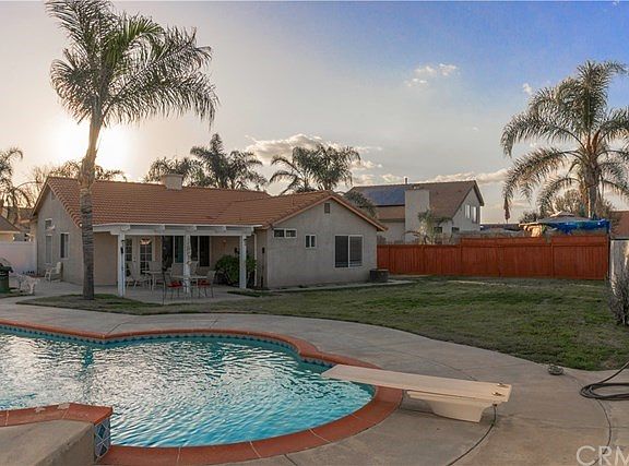 Large back yard with Aluminum covered patio