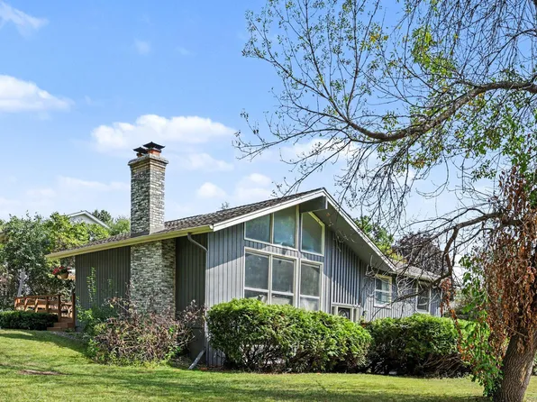 2405 Urbandale Ln N, Plymouth, MN 55447