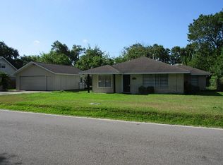 211 Meadowlawn Ave, Shoreacres, TX 77571