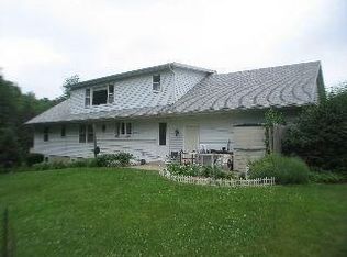 1827 Wildwood Dr, Hillsdale, MI 49242