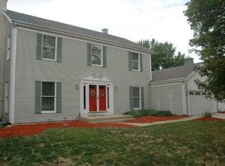 245 Mayfair Dr, Aurora, IL