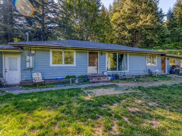 93721 Cordell Ln, Coos Bay, OR 97420