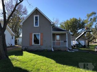 1910 Summit St, Marshalltown, IA 50158