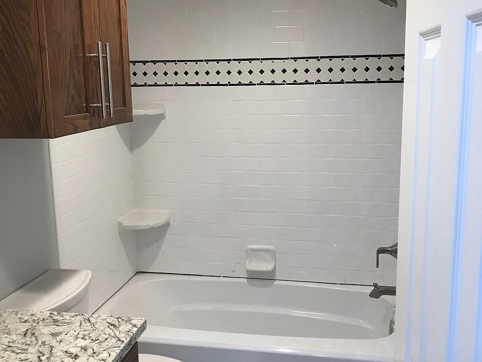 2nd image of 4013 Driscoll St
