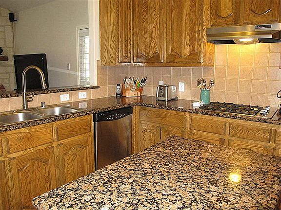 Exquisite features include pretty granite countertops, stainless steel appliances, tile backsplash & floor, 42" cabinetry, recessed lighting, & a walk-in pantry!