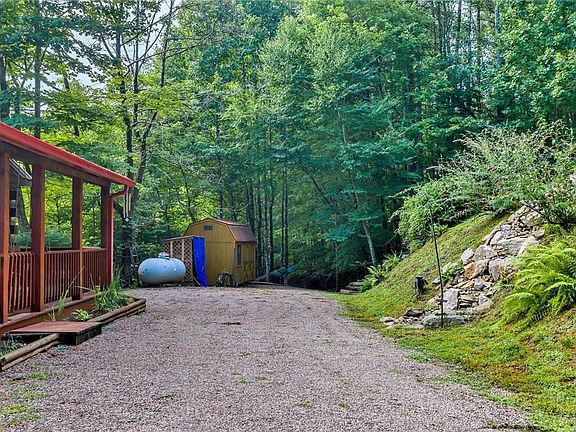 4th image of 219 Ravenwood Drive