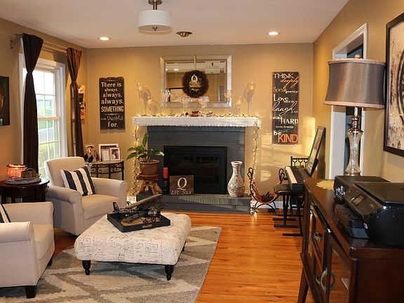 2nd Upstairs Living Area
