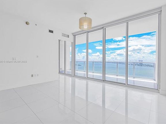 3rd image of 2020 N Bayshore Dr APT 2004