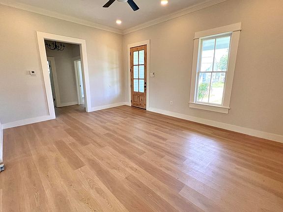 3rd image of 1014 Iris St