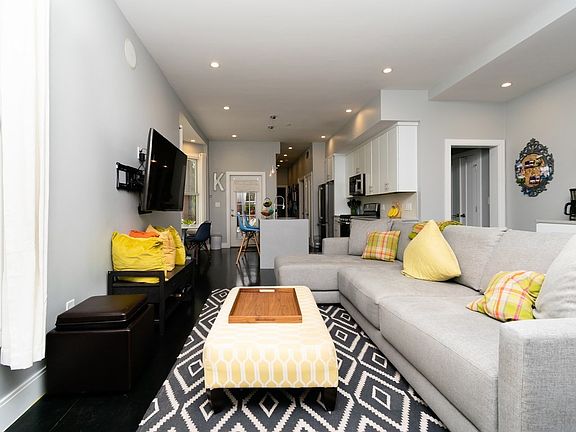 5th image of 12 Centre Ave Unit 1