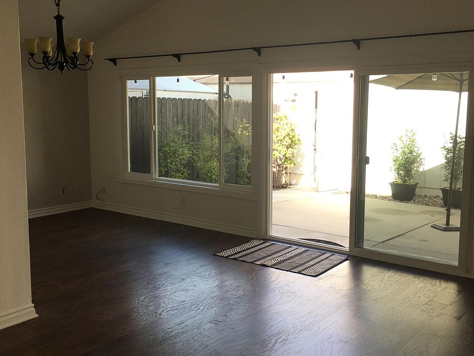 LIVING ROOM & PATIO DOORWAY
