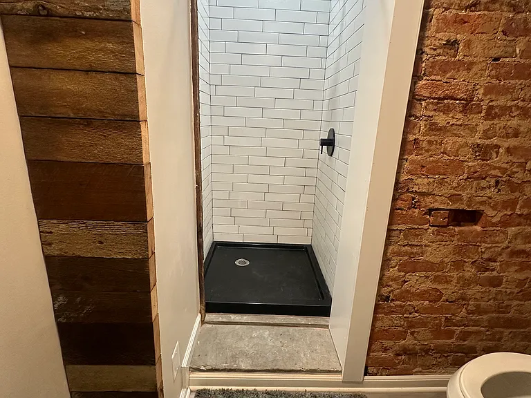 207 W 5th St #B — Photo 19