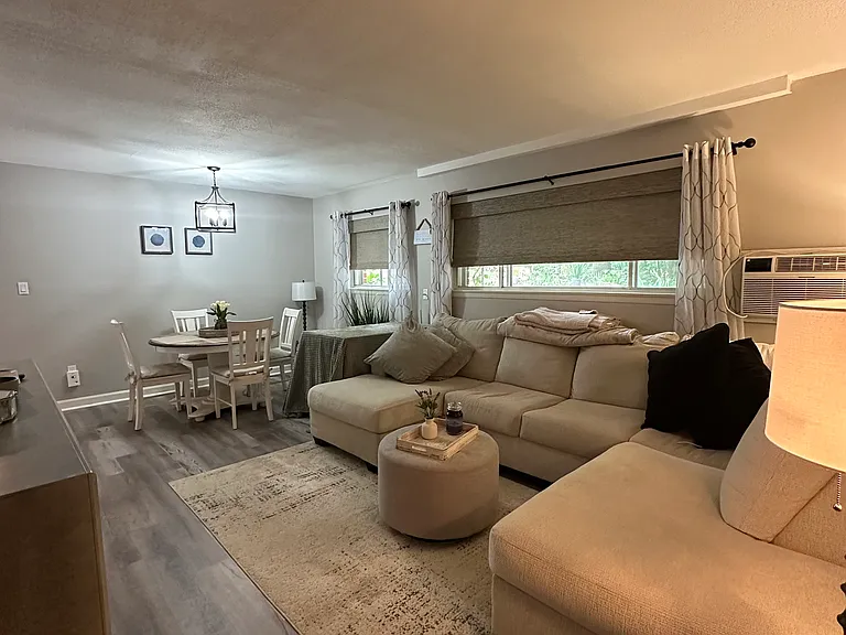 10 Crescent Dr #3 — Photo 1