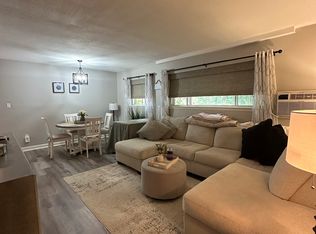 10 Crescent Dr APT 3, Andover, MA 01810