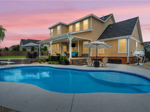 553 Kensington St, Cave Springs, AR 72718