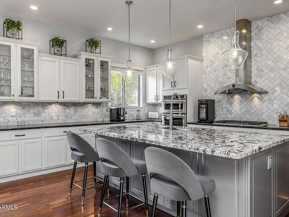 2nd image of 635 E BELLERIVE Place