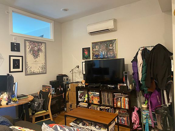 2nd image of 2033 Christian St Floor 3