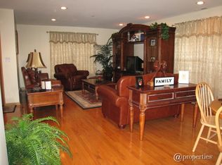 9230 S Brandon Ave, Chicago, IL 60617