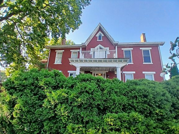 4th image of 1026 E Mound St