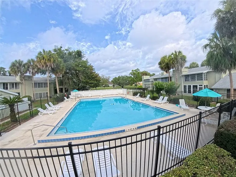 553 Fairways Cir #B — Photo 23
