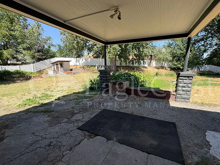 603 E Cherry St — Photo 11