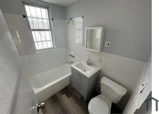 1106 Grove St #1 — Photo 4