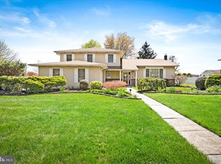 25 Ray Dwier Dr, Hamilton, NJ 08690