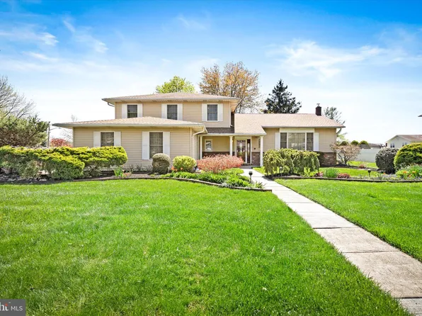 25 Ray Dwier Dr, Hamilton, NJ 08690