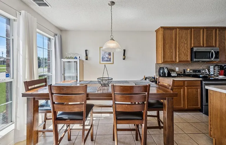 1609 Brandon Dr — Photo 3