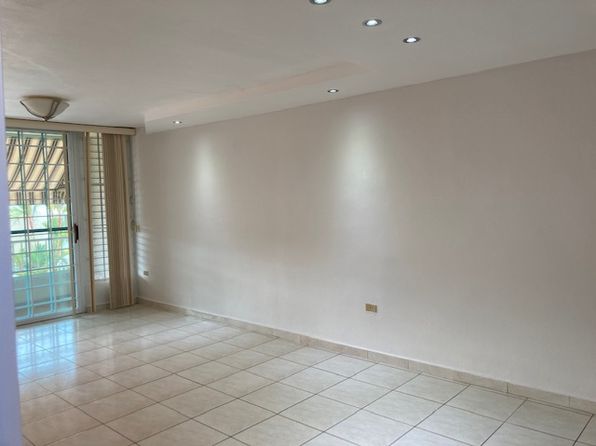 102 Valles De Torrimar E, Guaynabo, PR