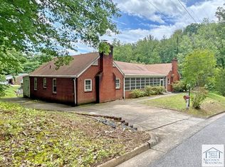1001 Indian Trl, Martinsville, VA 24112