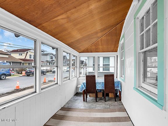 5th image of 1809 Fernwood Road