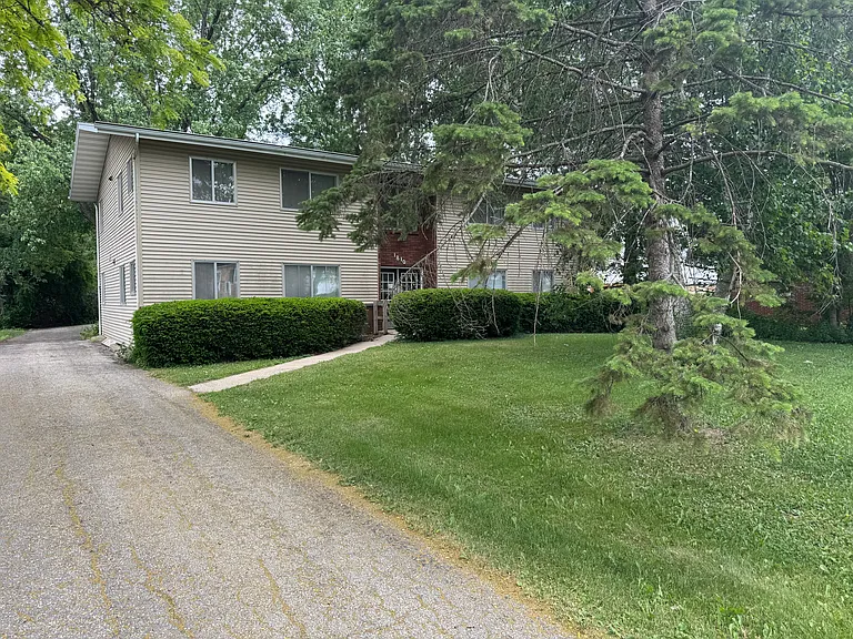 20th Street Ct — Photo 1